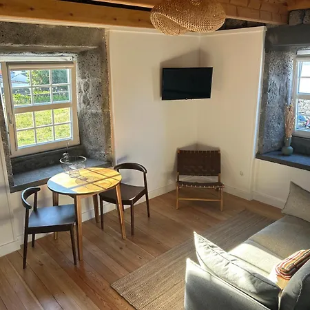 Ca Por Casa Pico-azevinho *