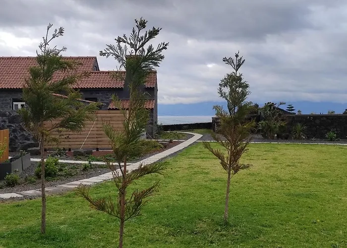 Ca Por Casa Pico-azevinho Prainha (Sao Roque do Pico)