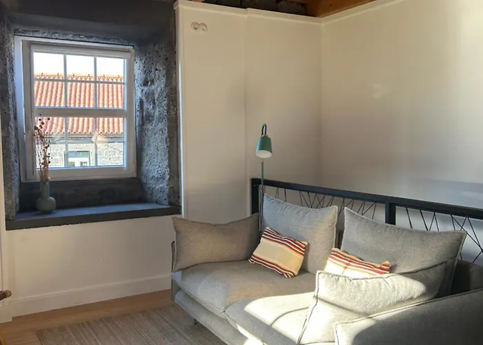 Ca Por Casa Pico-azevinho Prainha (Sao Roque do Pico)