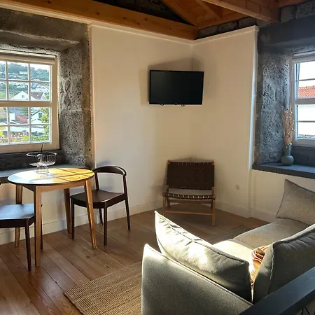 Ca Por Casa Pico-azevinho *