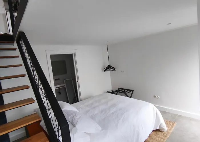 Cá Por Casa Pico-azevinho *