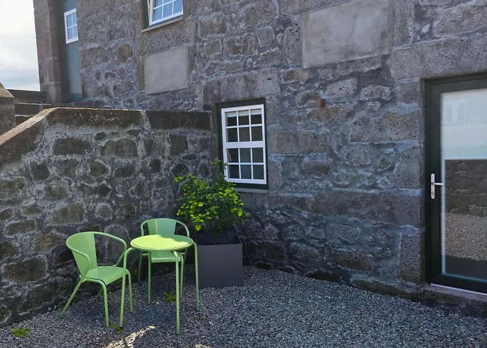 Ca Por Casa Pico-azevinho *